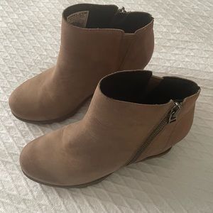 Sorel Women’s size 7.5 Joan of Arctic Taupe Oiled Leather Wedge Boots Booties